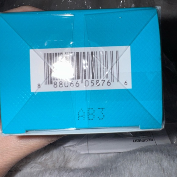 Tom Ford Neroli Portofino Hand Cream in Blue and Gold - Picture 3 of 8